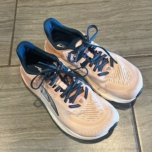Altra Provision 6 size 7.5.